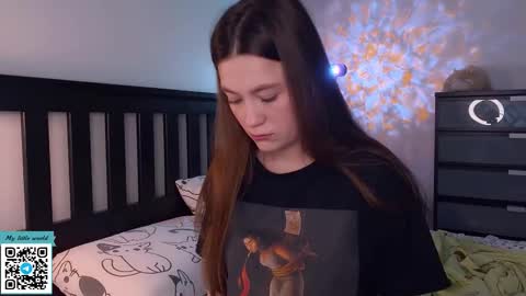 Snapshot of _nemalkovamia chatting on 09/09/25, 02:55 Mia with a big heart  online show from 09/09/25, 02:55