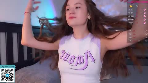 Snapshot of _nemalkovamia chatting on 09/14/25, 11:09 Mia with a big heart  online show from 09/14/25, 11:09