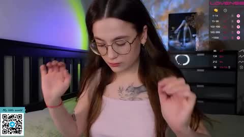 Snapshot of _nemalkovamia chatting on 10/15/25, 12:27 Mia with a big heart  online show from 10/15/25, 12:27