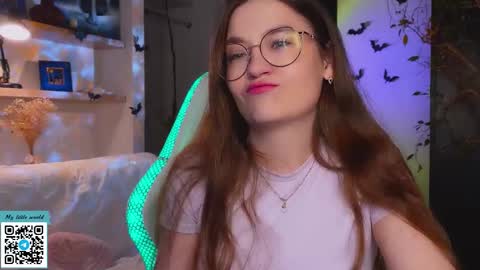 Snapshot of _nemalkovamia chatting on 10/26/25, 12:27 Mia with a big heart  online show from 10/26/25, 12:27