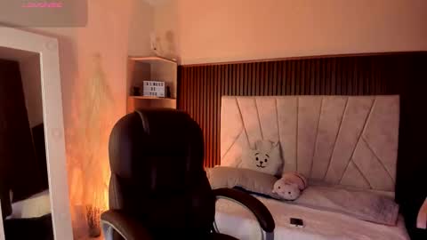 Niah  You can call me Ni or cutie haha online show from 11/05/25, 08:42