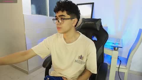 Snapshot of _nickconnor1 chatting on 11/11/25, 03:06 Nicolas online show from 11/11/25, 03:06