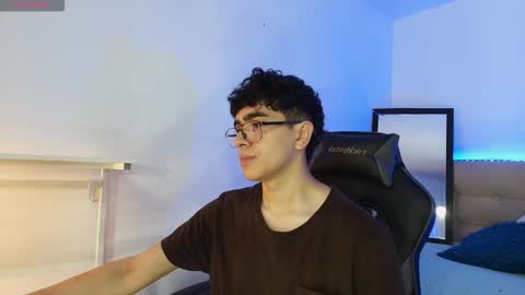 Snapshot of _nickconnor1 chatting on 11/12/25, 04:35 Nicolas online show from 11/12/25, 04:35