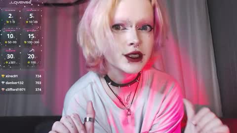 Nicole online show from 11/30/25, 01:31