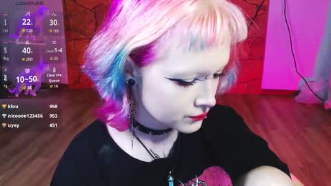 Nicole online show from 12/19/25, 06:37