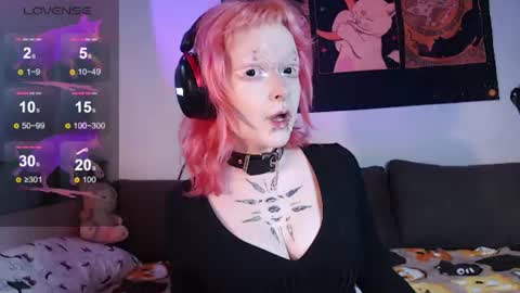 Snapshot of _nicole_meow_ chatting on 06/17/26, 02:14 Nicole online show from 06/17/26, 02:14