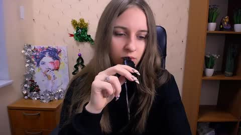 Snapshot of _nicole_new chatting on 12/11/24, 12:12 Nica online show from 12/11/24, 12:12