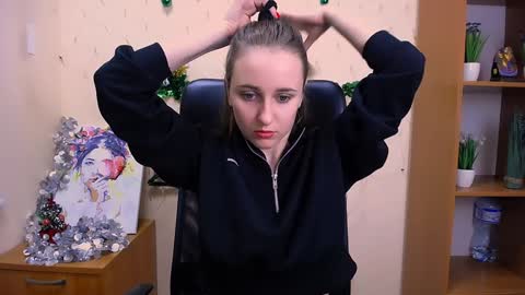 Snapshot of _nicole_new chatting on 12/22/24, 03:11 Nica online show from 12/22/24, 03:11