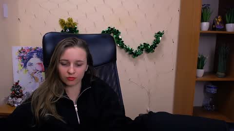 Snapshot of _nicole_new chatting on 12/28/24, 03:26 Nica online show from 12/28/24, 03:26