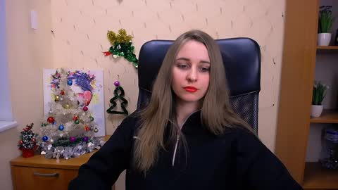 Snapshot of _nicole_new chatting on 12/30/24, 05:44 Nica online show from 12/30/24, 05:44