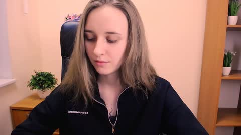 Snapshot of _nicole_new chatting on 01/19/25, 03:21 Nica online show from 01/19/25, 03:21