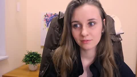 Snapshot of _nicole_new chatting on 01/31/25, 03:33 Nica online show from 01/31/25, 03:33