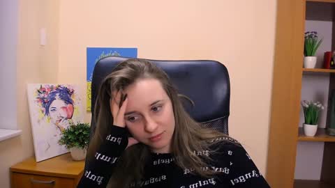 Snapshot of _nicole_new chatting on 02/08/25, 03:31 Nica online show from 02/08/25, 03:31