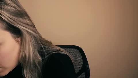 Snapshot of _nicole_new chatting on 10/29/25, 09:11 Nica online show from 10/29/25, 09:11