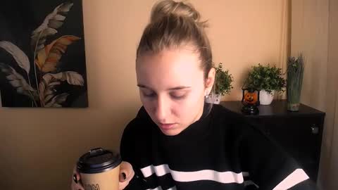 Snapshot of _nicole_new chatting on 10/30/25, 09:22 Nica online show from 10/30/25, 09:22