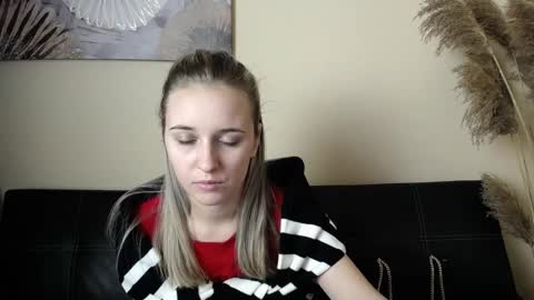 Snapshot of _nicole_new chatting on 11/01/25, 10:39 Nica online show from 11/01/25, 10:39