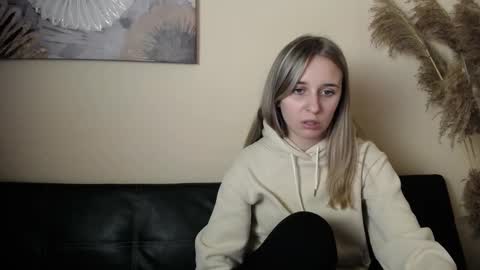 Nica online show from 11/09/25, 03:43