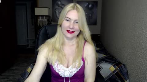 Donella    online show from 02/17/25, 08:15