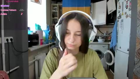 Snapshot of _nika_kik chatting on 04/30/26, 10:43 Nika online show from 04/30/26, 10:43