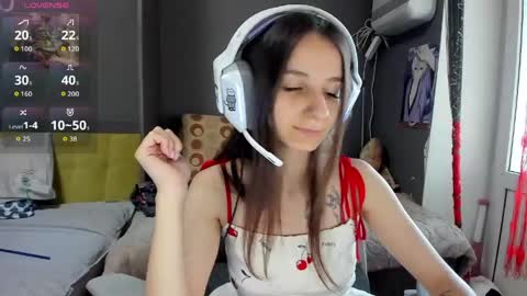 Snapshot of _nika_kik chatting on 05/21/26, 02:02 Nika online show from 05/21/26, 02:02