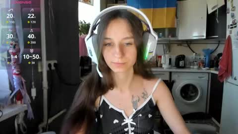 Snapshot of _nika_kik chatting on 06/07/26, 05:00 Nika online show from 06/07/26, 05:00