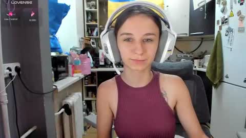 Snapshot of _nika_kik chatting on 06/29/26, 01:44 Nika online show from 06/29/26, 01:44