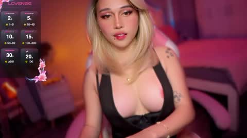 Snapshot of _nippleticklexxx chatting on 12/17/25, 07:31 Lily online show from 12/17/25, 07:31