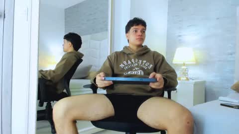 Noah Heyden online show from 01/21/25, 02:15