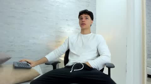 Noah Heyden online show from 02/09/25, 02:50