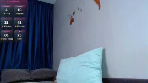 Snapshot of _oh_and_ah_ chatting on 12/20/25, 04:58 Vegan girl online show from 12/20/25, 04:58