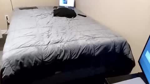 Snapshot of _olivia1_ chatting on 11/06/25, 10:05 Olivia online show from 11/06/25, 10:05