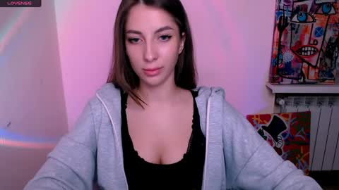 Snapshot of _oliviax_ chatting on 05/15/26, 11:23 Olivia online show from 05/15/26, 11:23