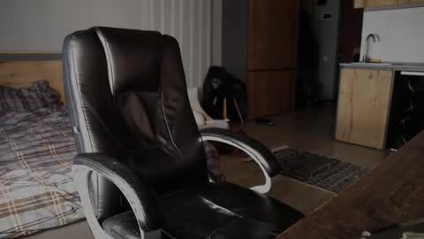 Snapshot of _p_l_u_r_ chatting on 02/14/26, 12:46 Sasha ---- 50 discount on my Fansly ---- online show from 02/14/26, 12:46