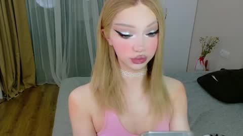 Snapshot of _paprika chatting on 11/20/25, 08:41 _paprika online show from 11/20/25, 08:41