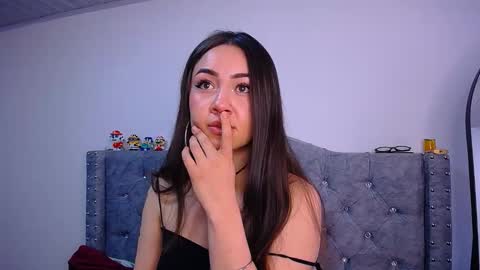 Paris online show from 11/20/25, 04:07