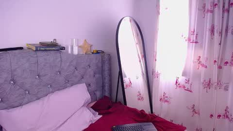 Paris online show from 12/01/25, 02:33