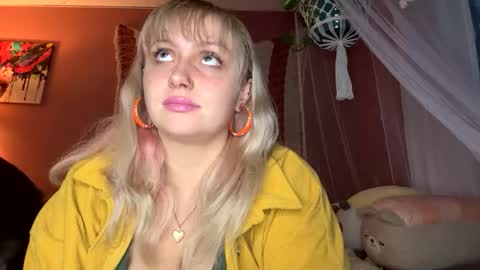 Snapshot of _peaceoutgirlscout_ chatting on 11/03/25, 11:26 _peaceoutgirlscout_ online show from 11/03/25, 11:26