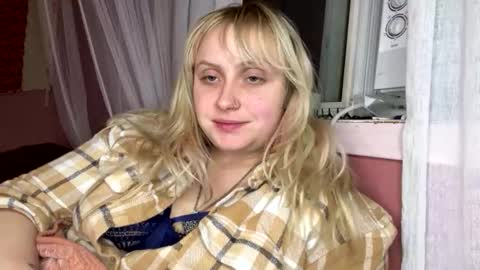 Snapshot of _peaceoutgirlscout_ chatting on 11/18/25, 11:48 _peaceoutgirlscout_ online show from 11/18/25, 11:48