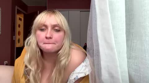 Snapshot of _peaceoutgirlscout_ chatting on 11/29/25, 09:40 _peaceoutgirlscout_ online show from 11/29/25, 09:40