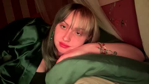 Snapshot of _peaceoutgirlscout_ chatting on 12/20/25, 09:16 _peaceoutgirlscout_ online show from 12/20/25, 09:16