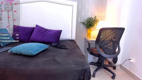 Snapshot of _peach1_ chatting on 02/11/25, 11:01 peach1 online show from 02/11/25, 11:01