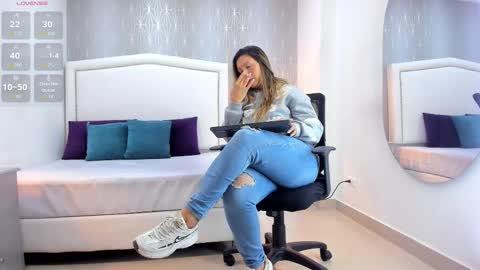  peach1  online show from 03/18/26, 02:20