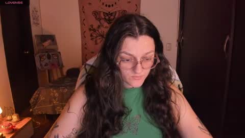 Snapshot of _peach__ chatting on 06/21/26, 03:31 violeta ig online show from 06/21/26, 03:31