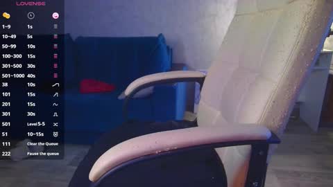 Ilona online show from 11/28/25, 08:39