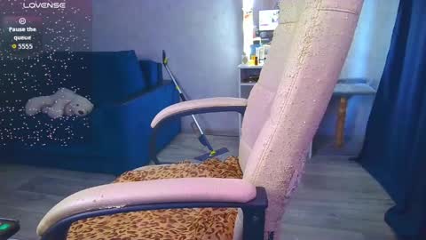 Snapshot of _pink__rabbit_ chatting on 05/22/26, 06:31 Ilona online show from 05/22/26, 06:31