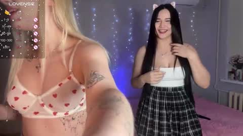 Snapshot of _pretty_ladies_ chatting on 01/14/26, 09:31 Ellie and Nika online show from 01/14/26, 09:31