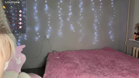 Ellie and Nika online show from 02/05/26, 03:27