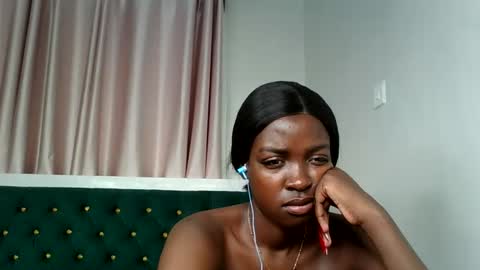 Snapshot of _pretty_savage chatting on 05/24/26, 09:36 savage online show from 05/24/26, 09:36
