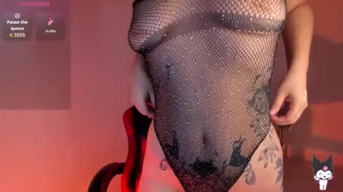 Snapshot of _rachell1 chatting on 10/26/25, 12:11 Stefany online show from 10/26/25, 12:11