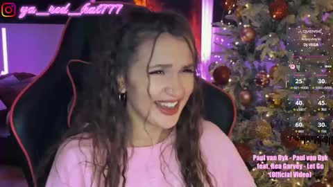 Snapshot of _red_hat_7 chatting on 12/13/25, 10:04 -RED HAT- online show from 12/13/25, 10:04